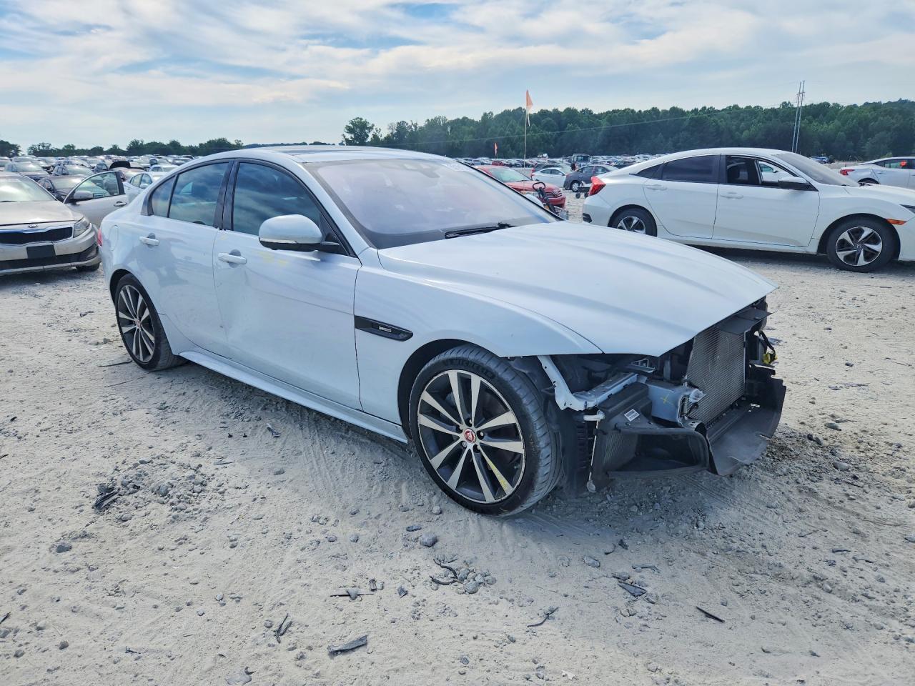 2019 Jaguar Xe - Фото 4