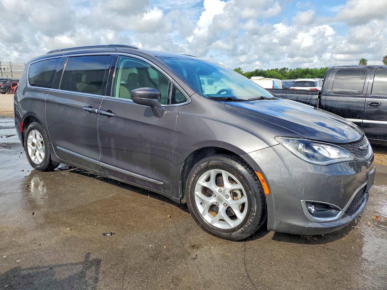 2017 Chrysler Pacifica Touring L - Фото 4