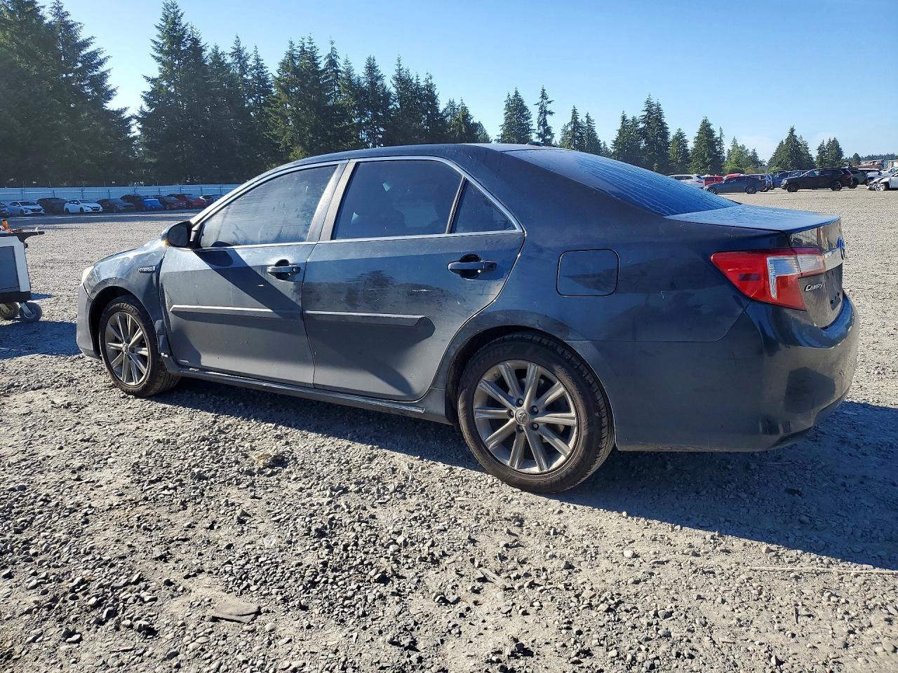 2013 Toyota Camry Hybrid Xle - Фото 2