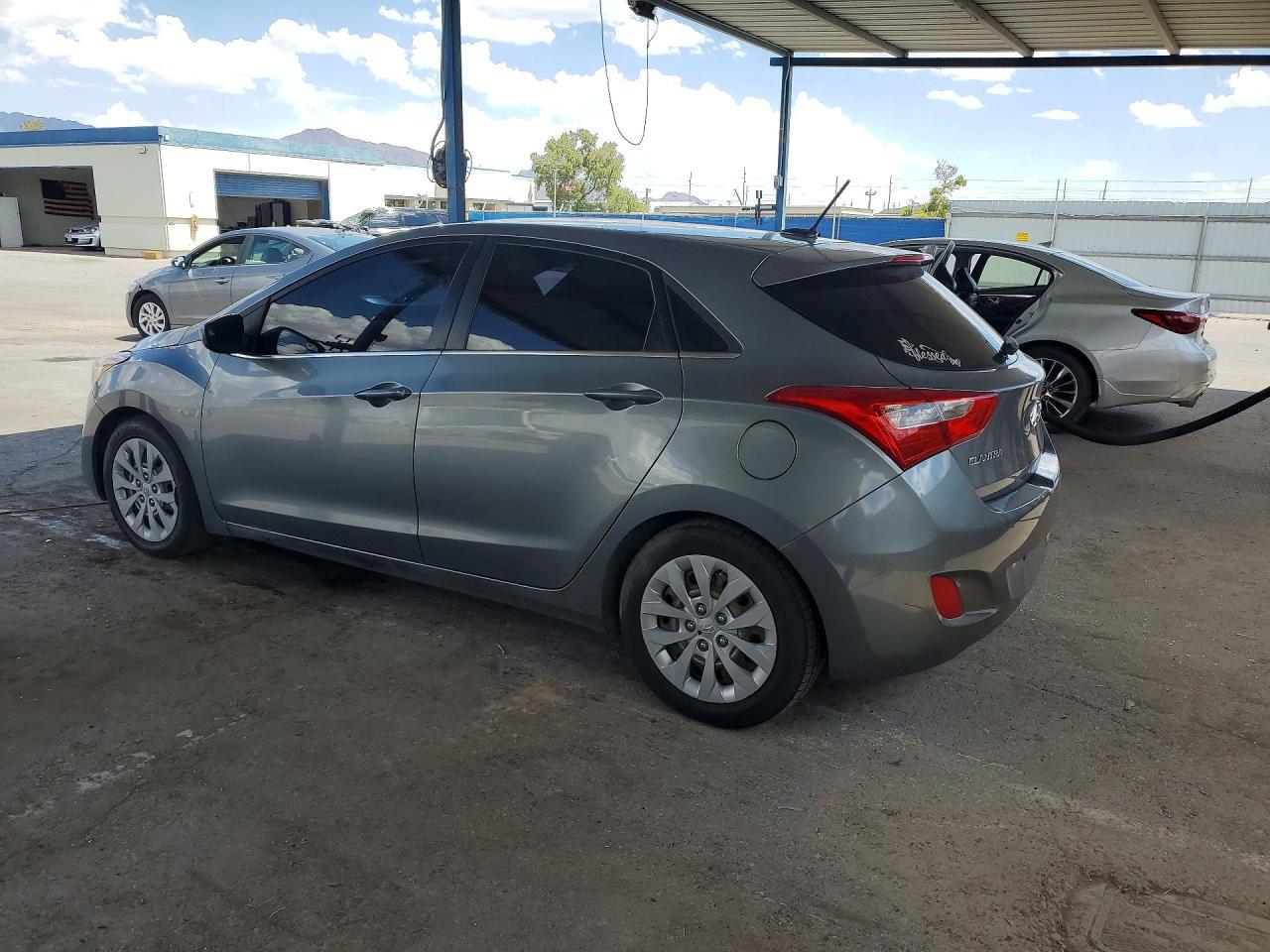 2017 Hyundai Elantra Gt Base - Image 2