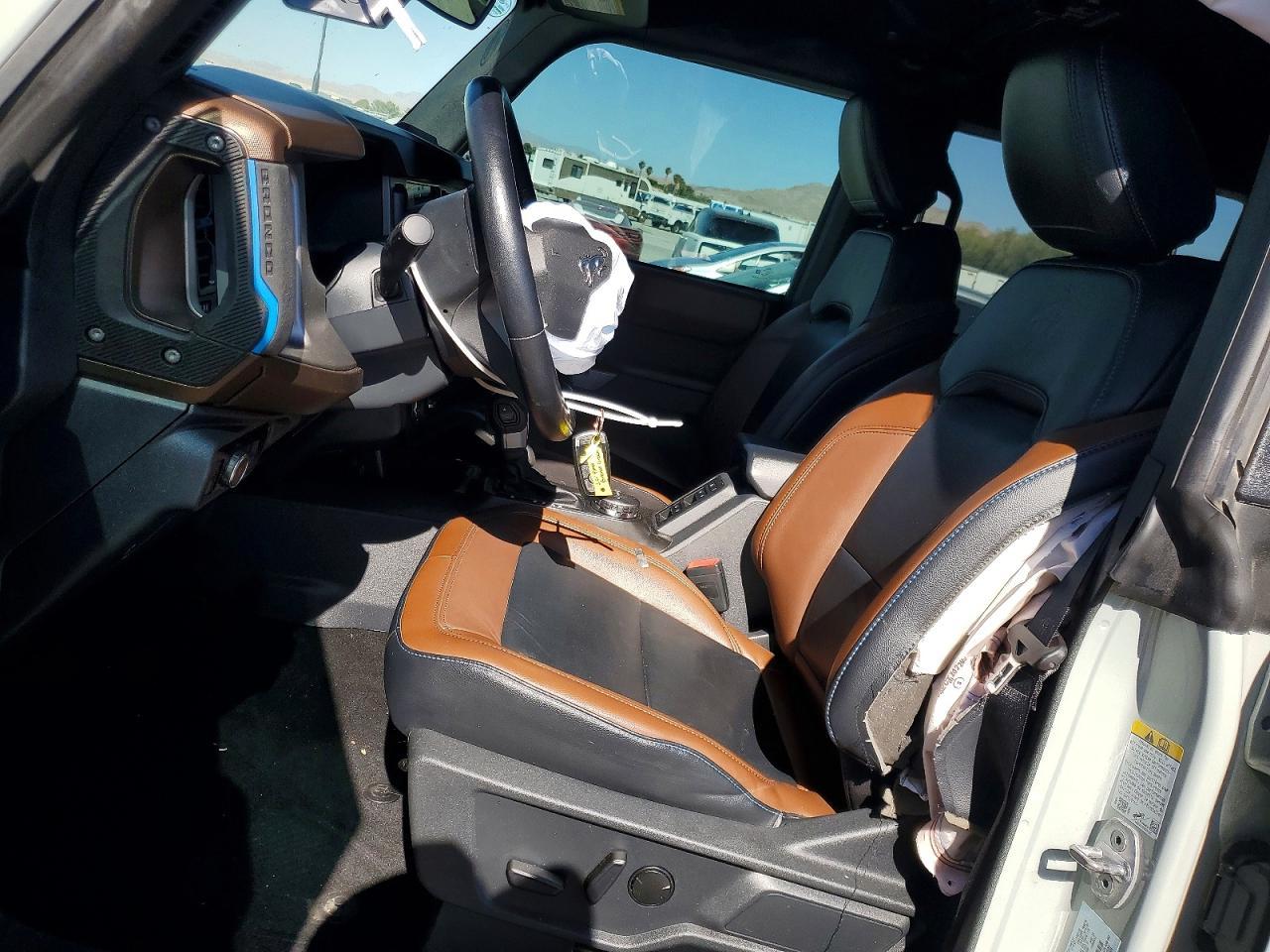 2022 Ford Bronco Base - Image 7