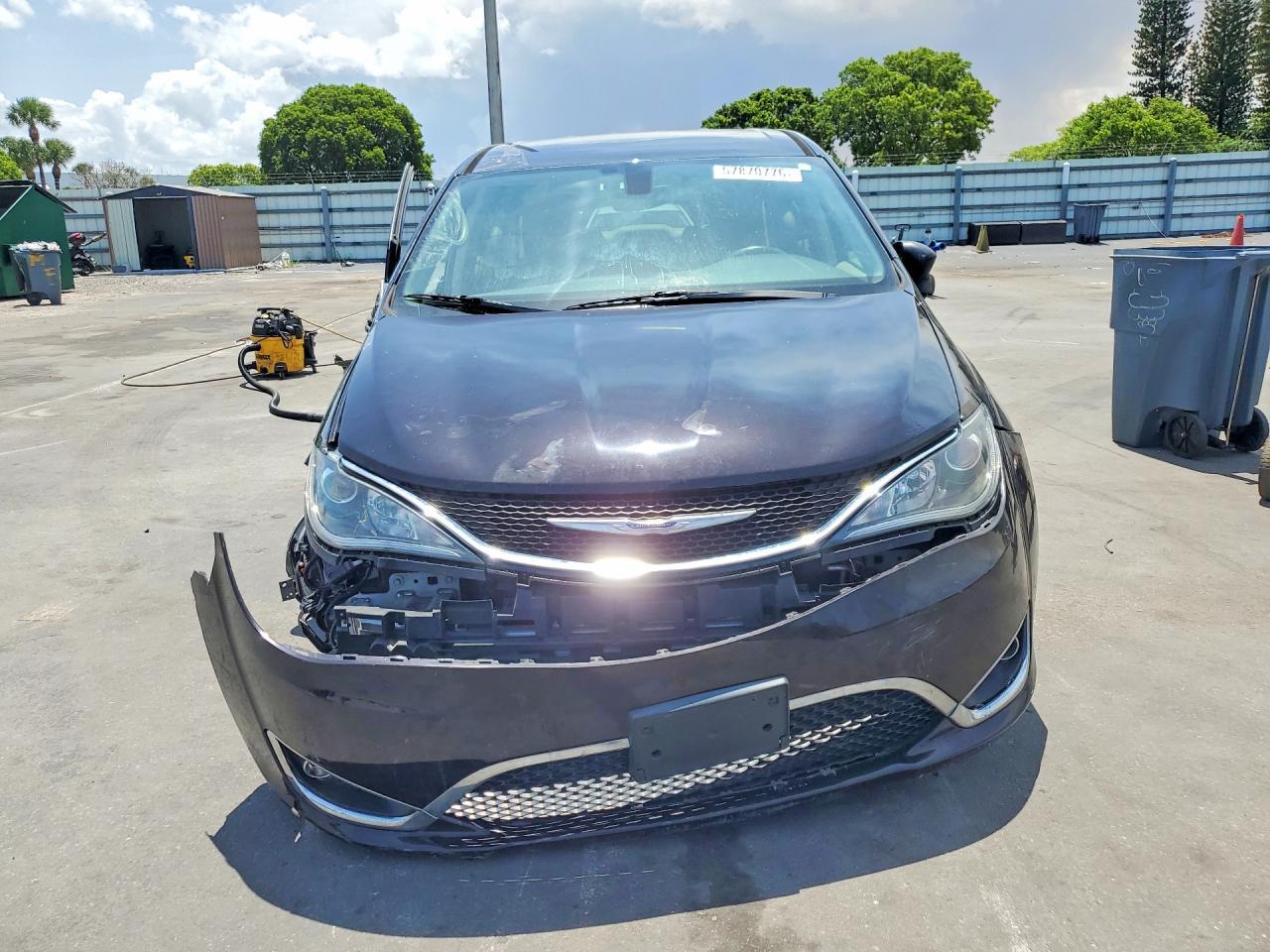 2018 Chrysler Pacifica Touring Plus - Фото 5
