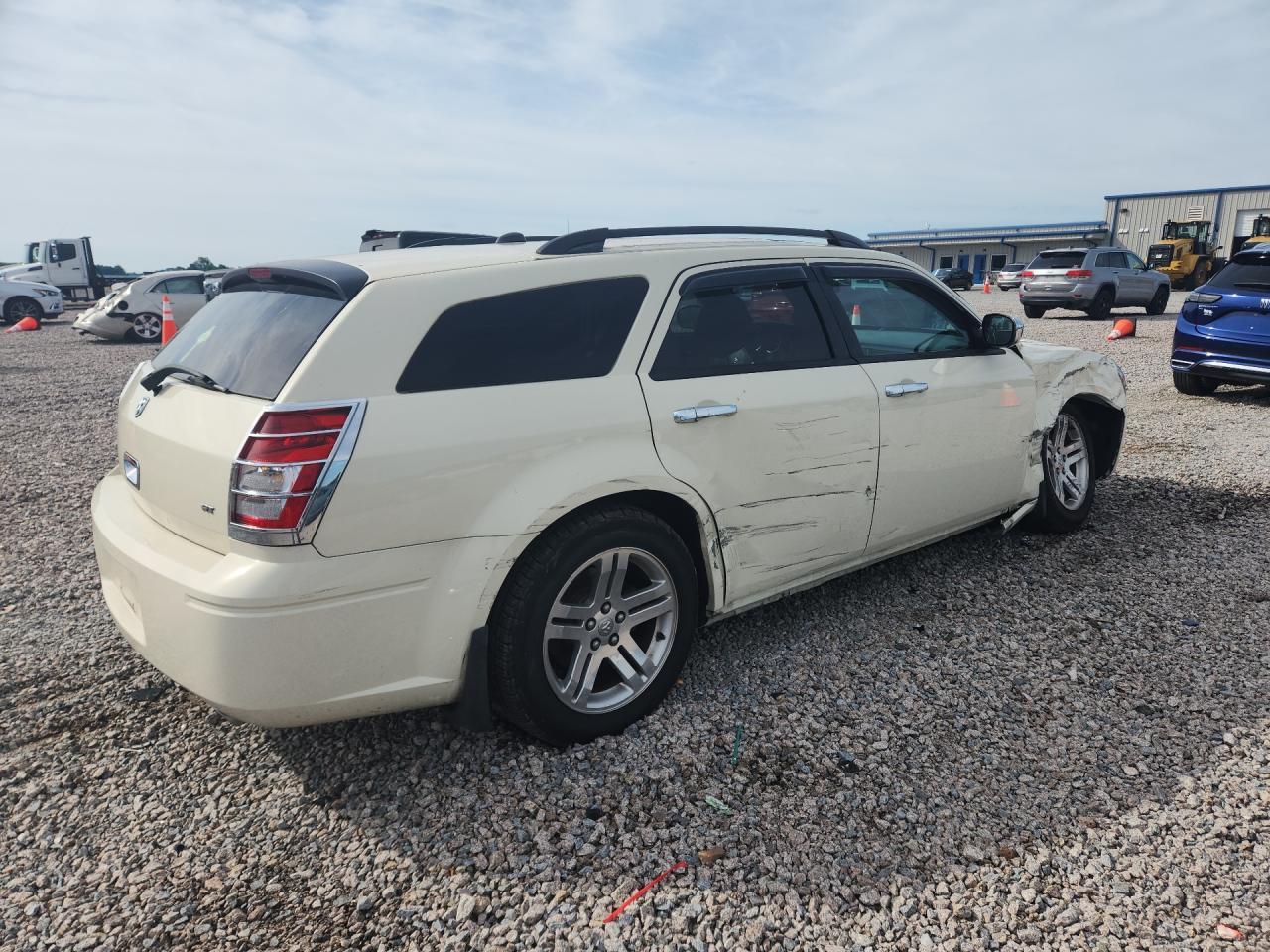 2005 Dodge Magnum R - Image 3