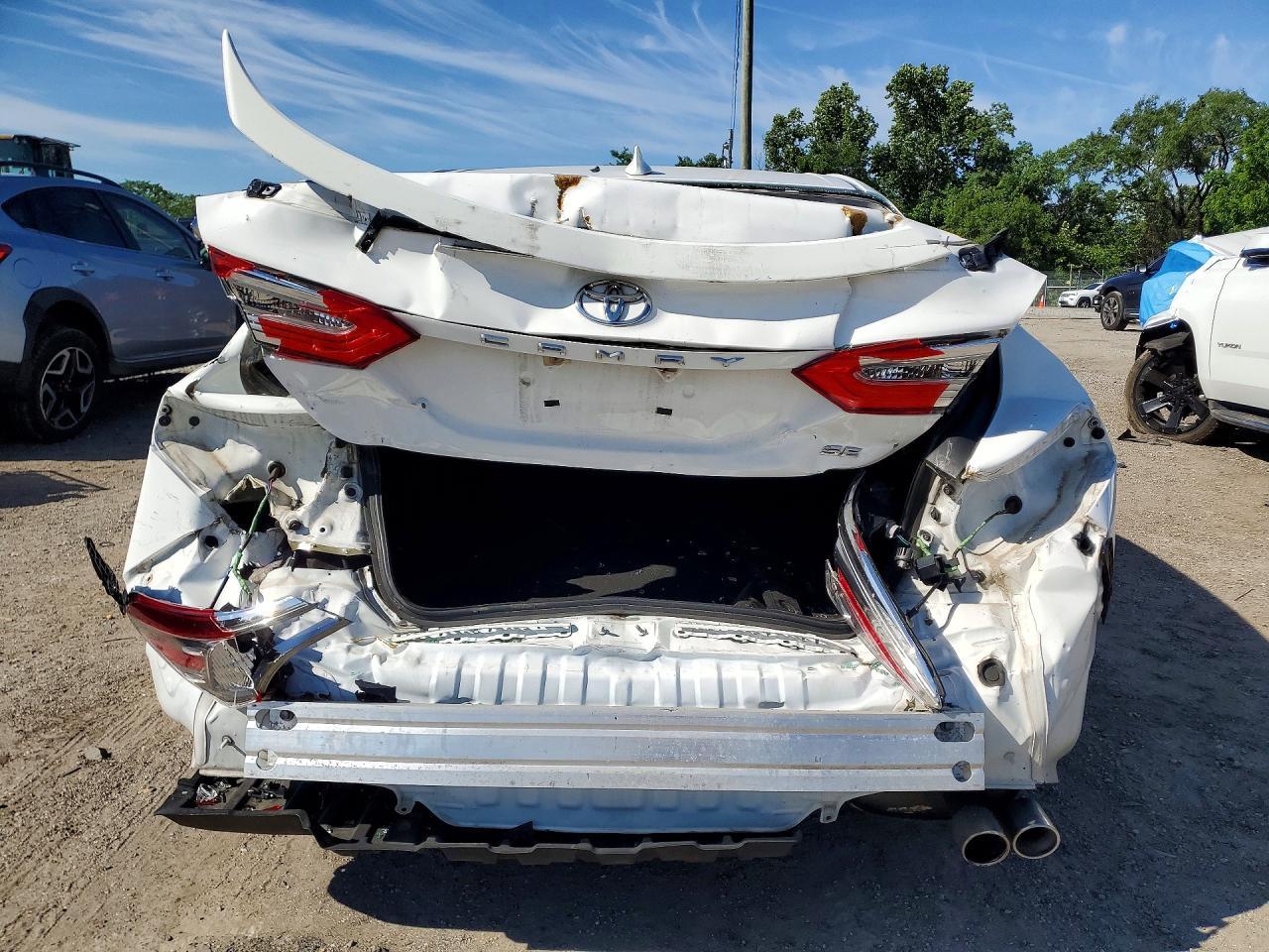 2019 Toyota Camry Se - Фото 6