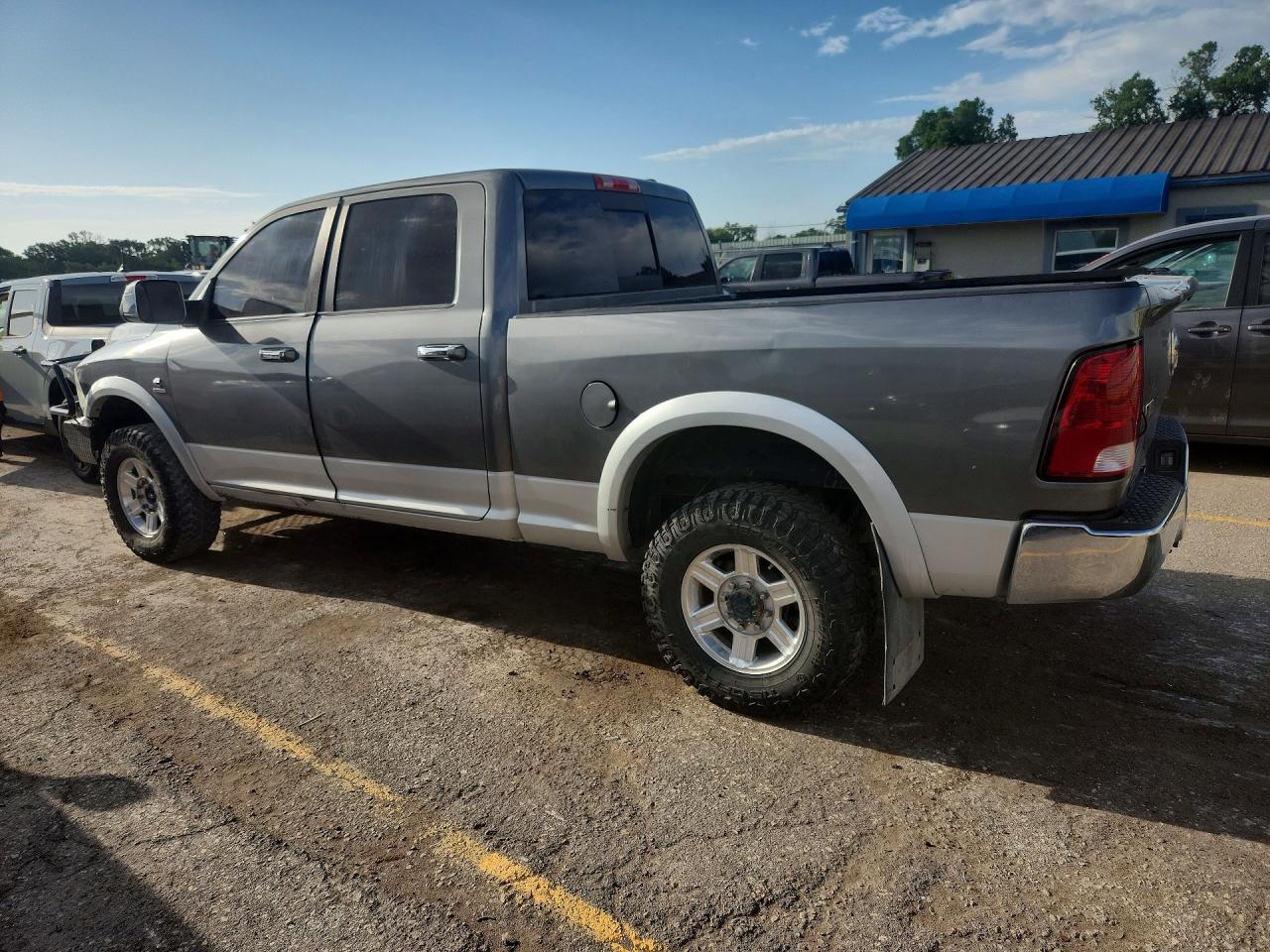 2012 Dodge Ram 3500 Laramie - Фото 2