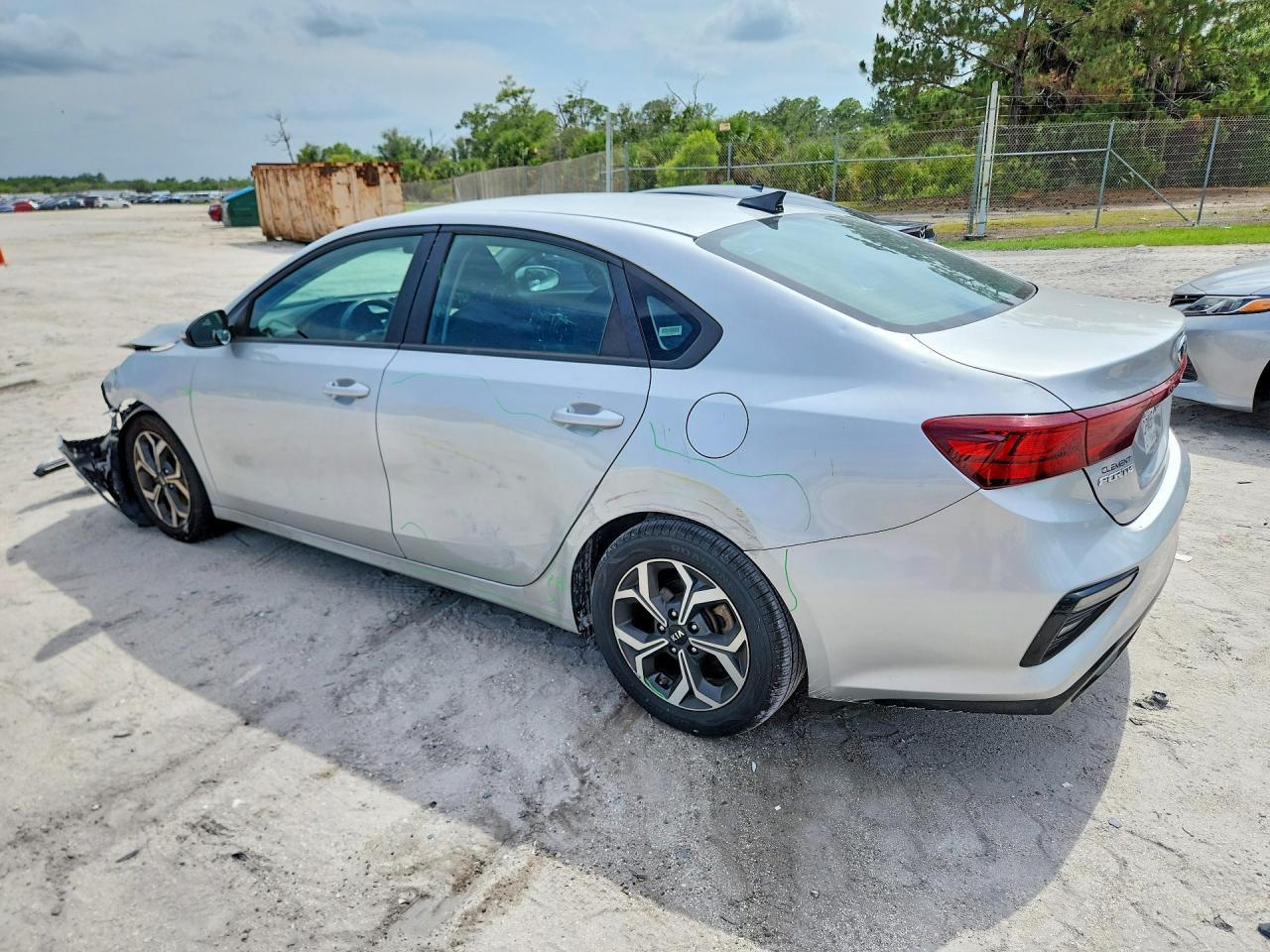 2021 Kia Forte Lxs - Фото 2