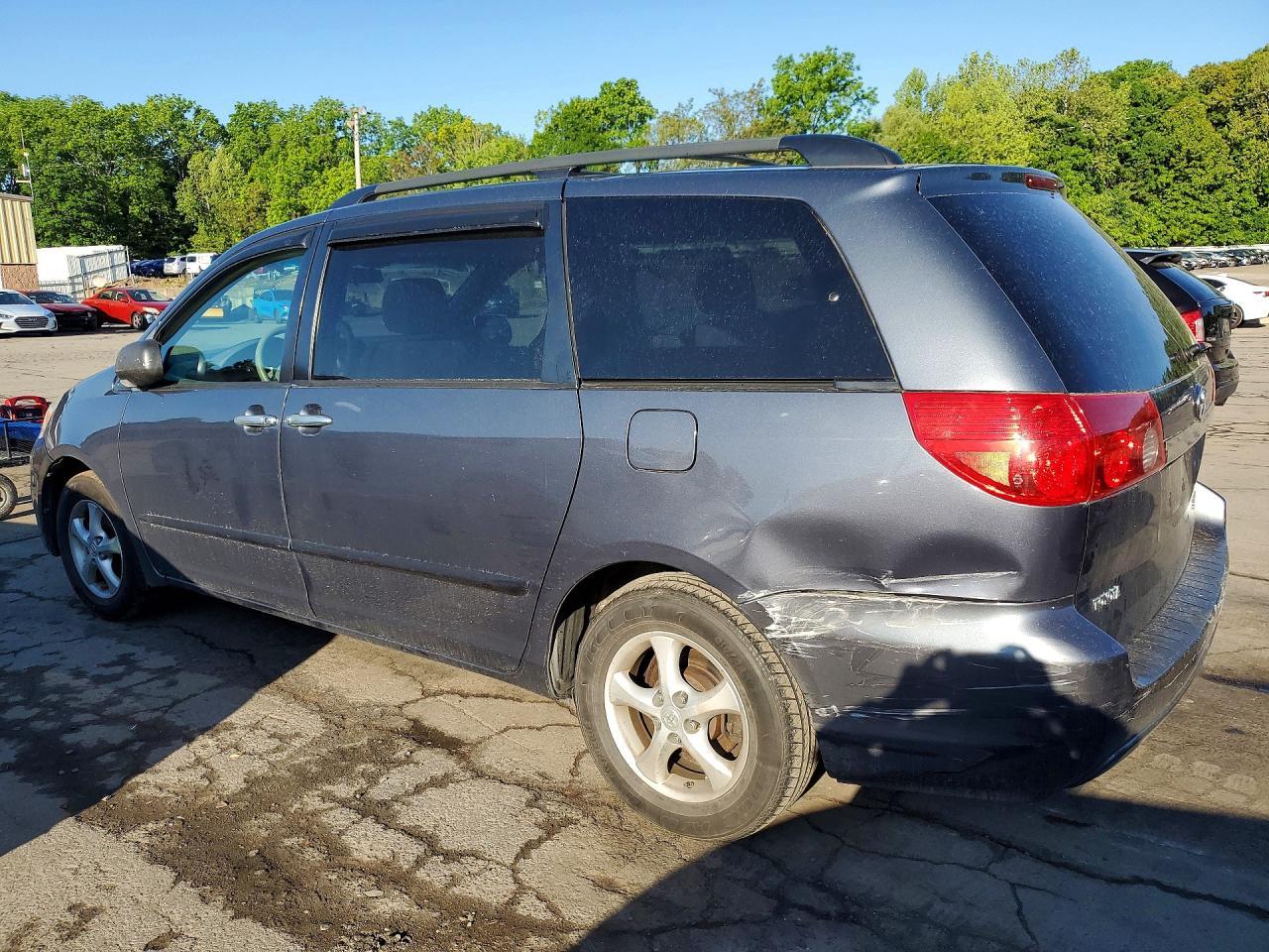 2008 Toyota Sienna Le 7-Passenger - Фото 2