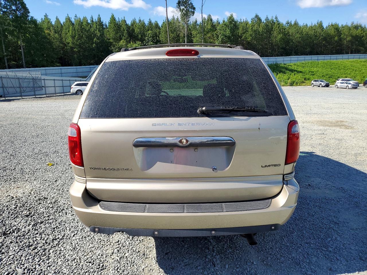 2007 Chrysler Town & Country Limited - Image 6