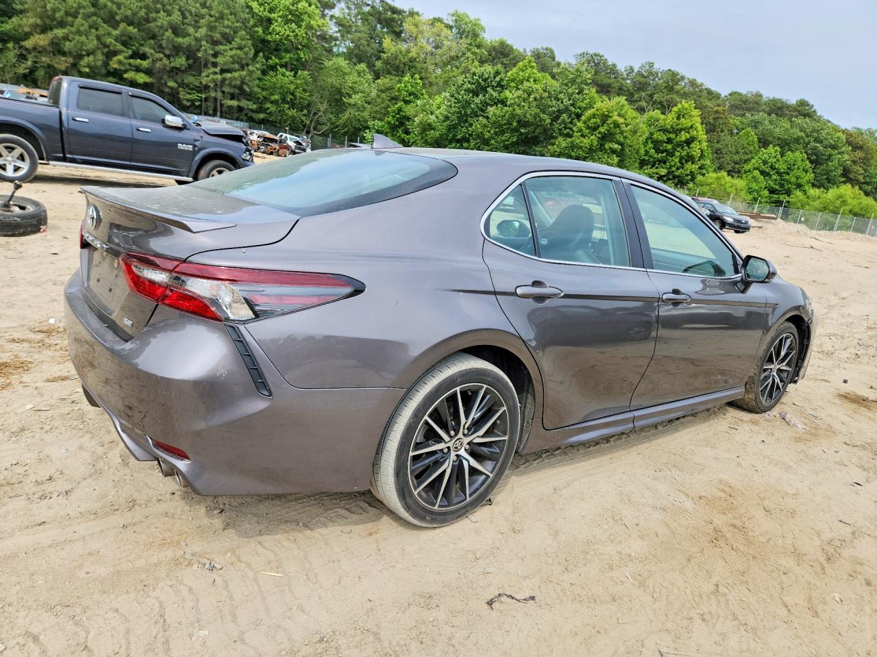 2022 Toyota Camry - Фото 3
