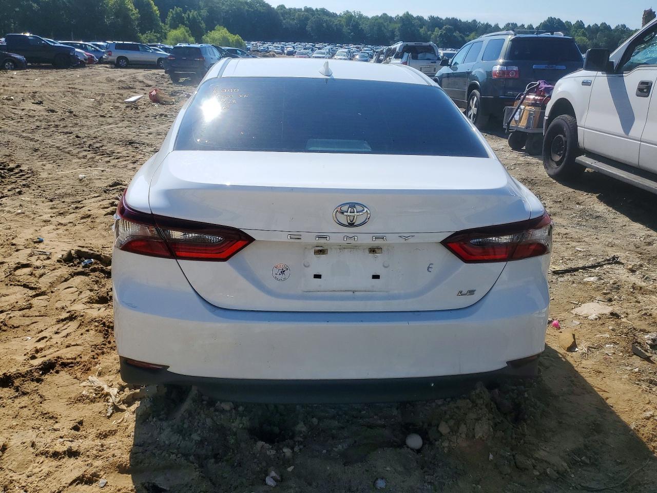 2022 Toyota Camry Le - Фото 6