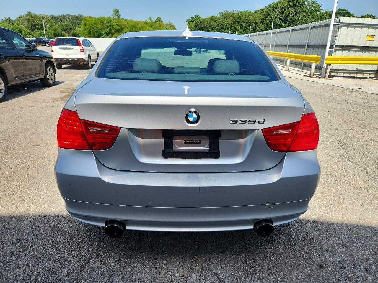 2011 BMW 335 D - Фото 6