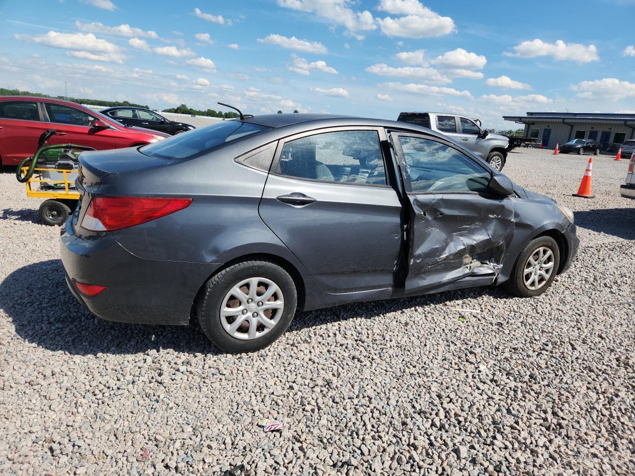 2012 Hyundai Accent Gls - Фото 3