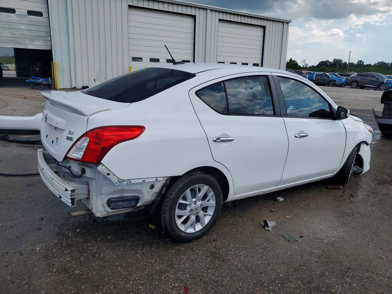 2019 Nissan Versa Sv - Image 3