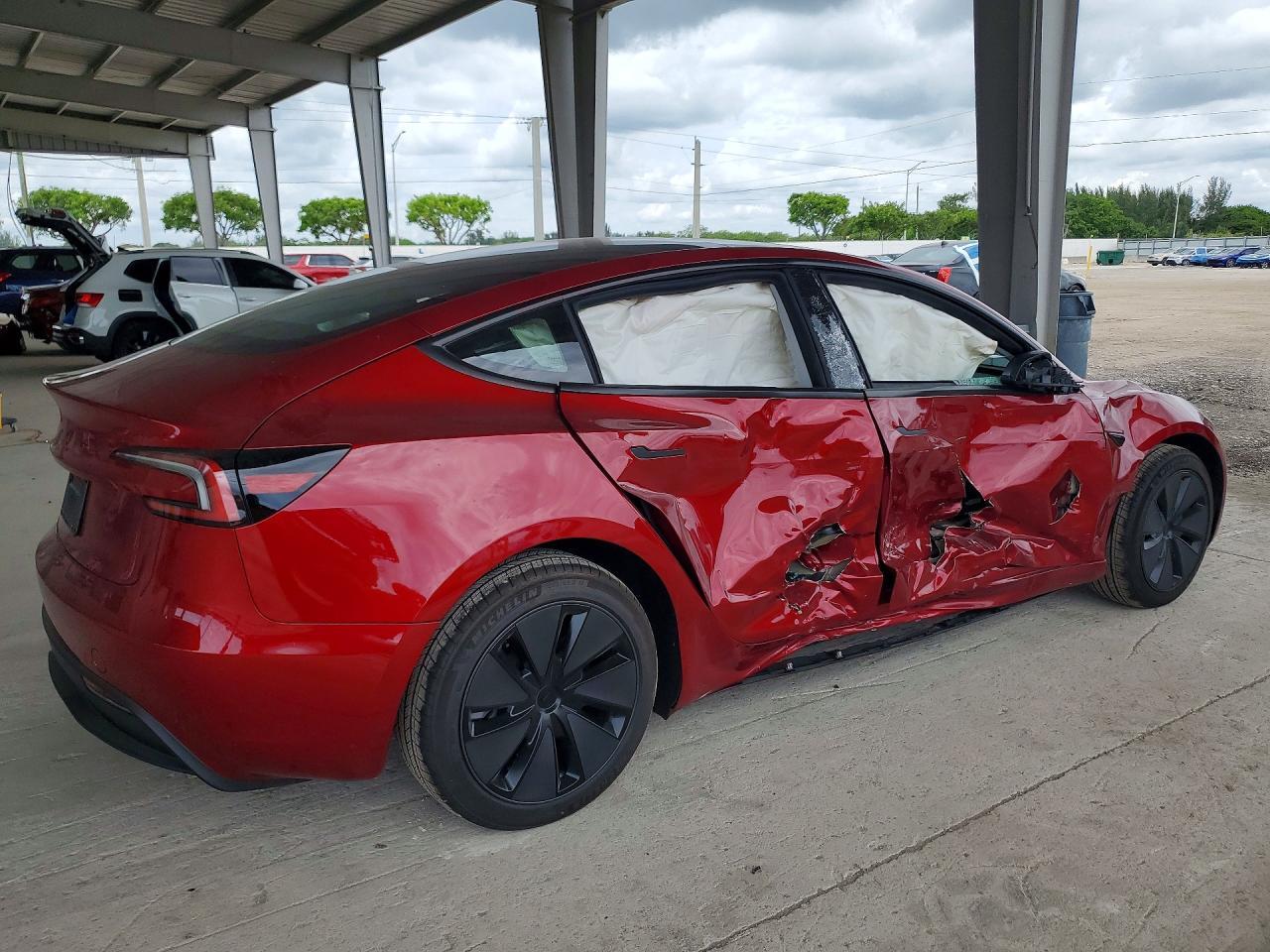 2026 Tesla Model 3 - Фото 3