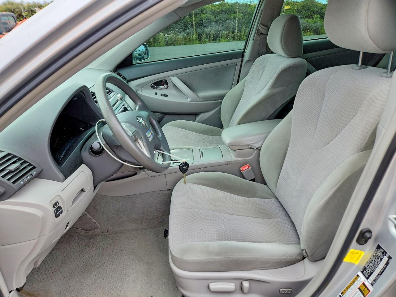 2011 Toyota Camry Le - Image 7