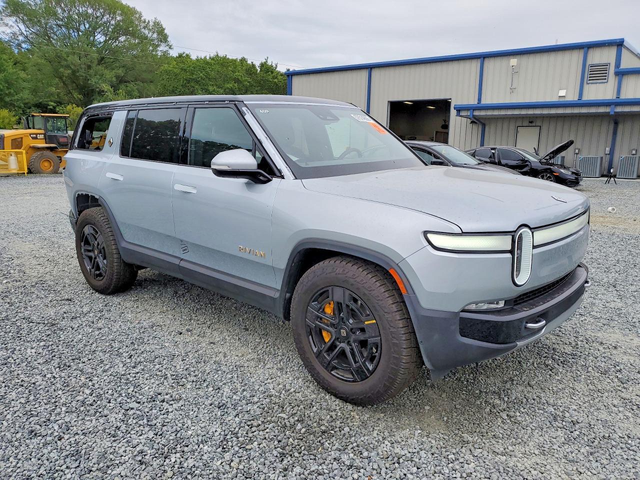 2023 Rivian R1S Adventure - Фото 4