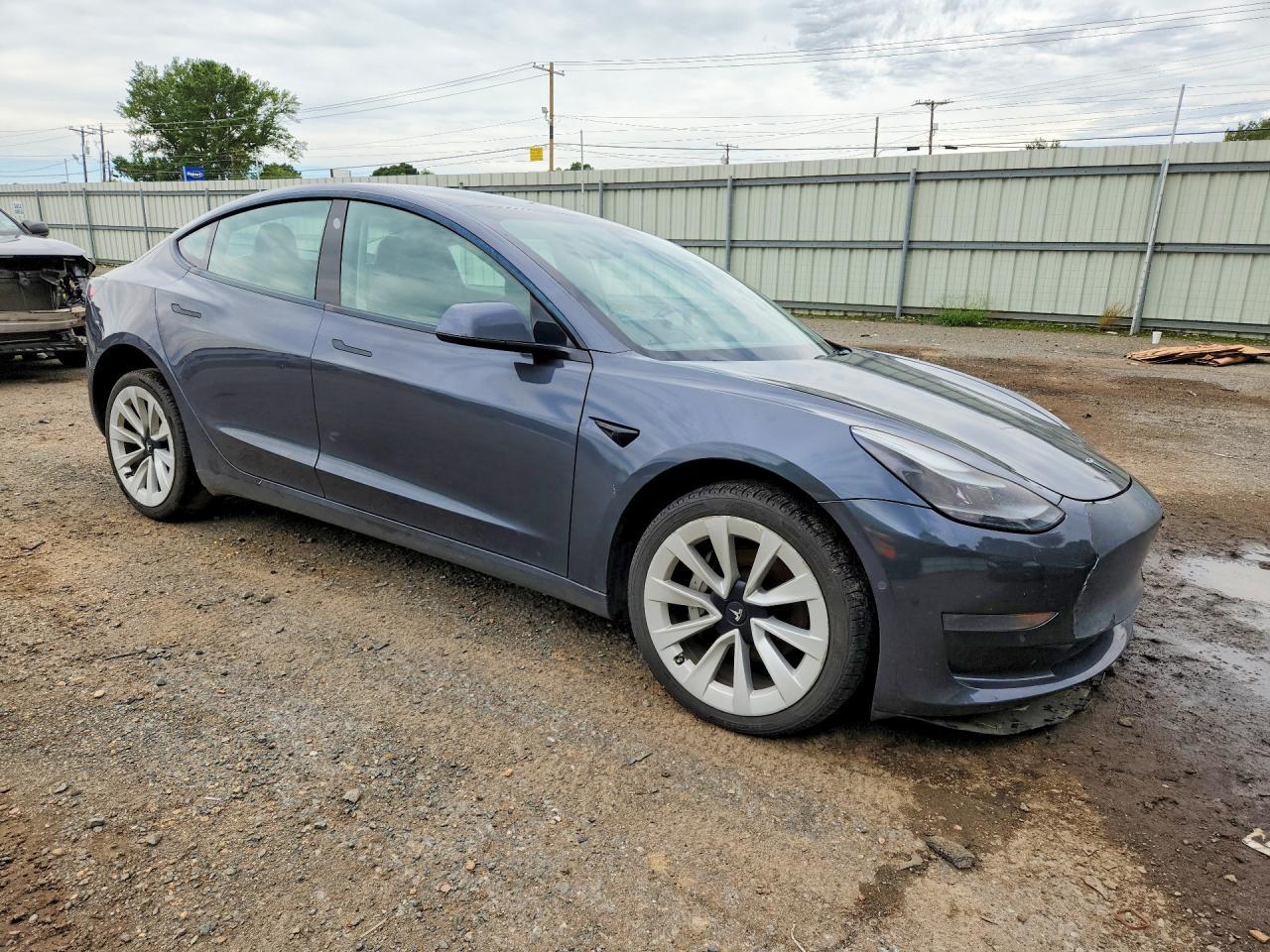 2022 Tesla Model 3 - Фото 4