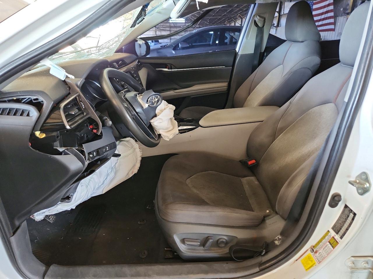 2020 Toyota Camry Le - Фото 7