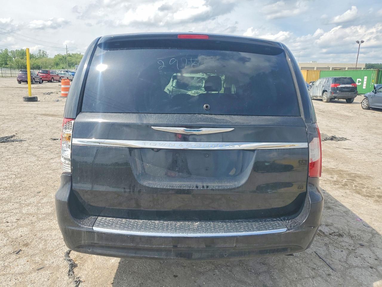 2012 Chrysler Town & Country Touring L - Фото 6