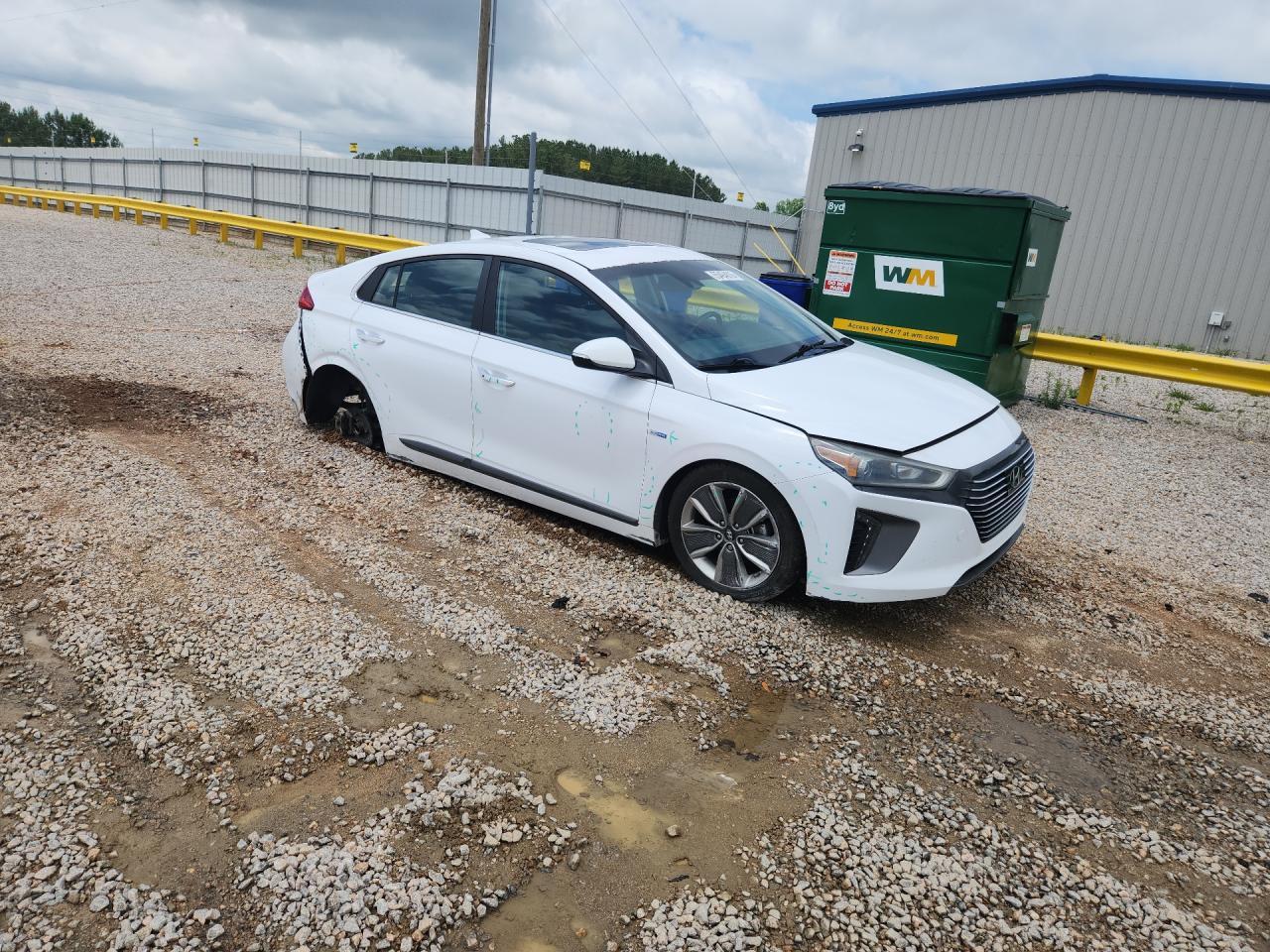 2017 Hyundai Ioniq Limited - Image 4