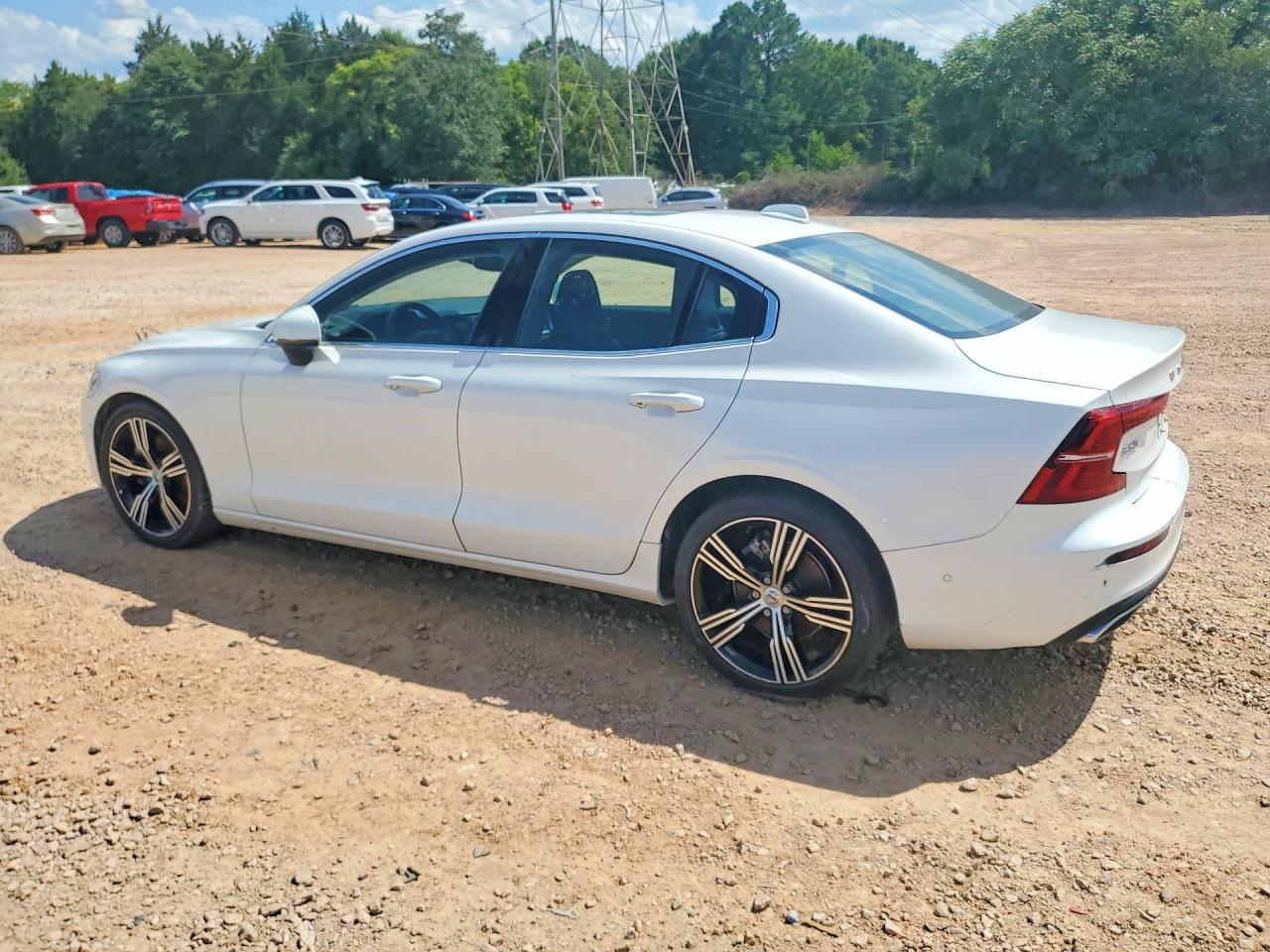 2022 Volvo S60 B5 Inscription - Image 2