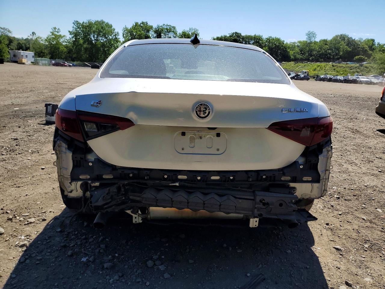 2019 Alfa Romeo Giulia - Фото 6