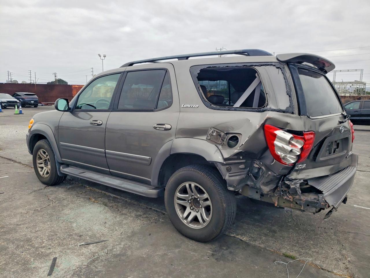 2004 Toyota Sequoia Limited - Image 2