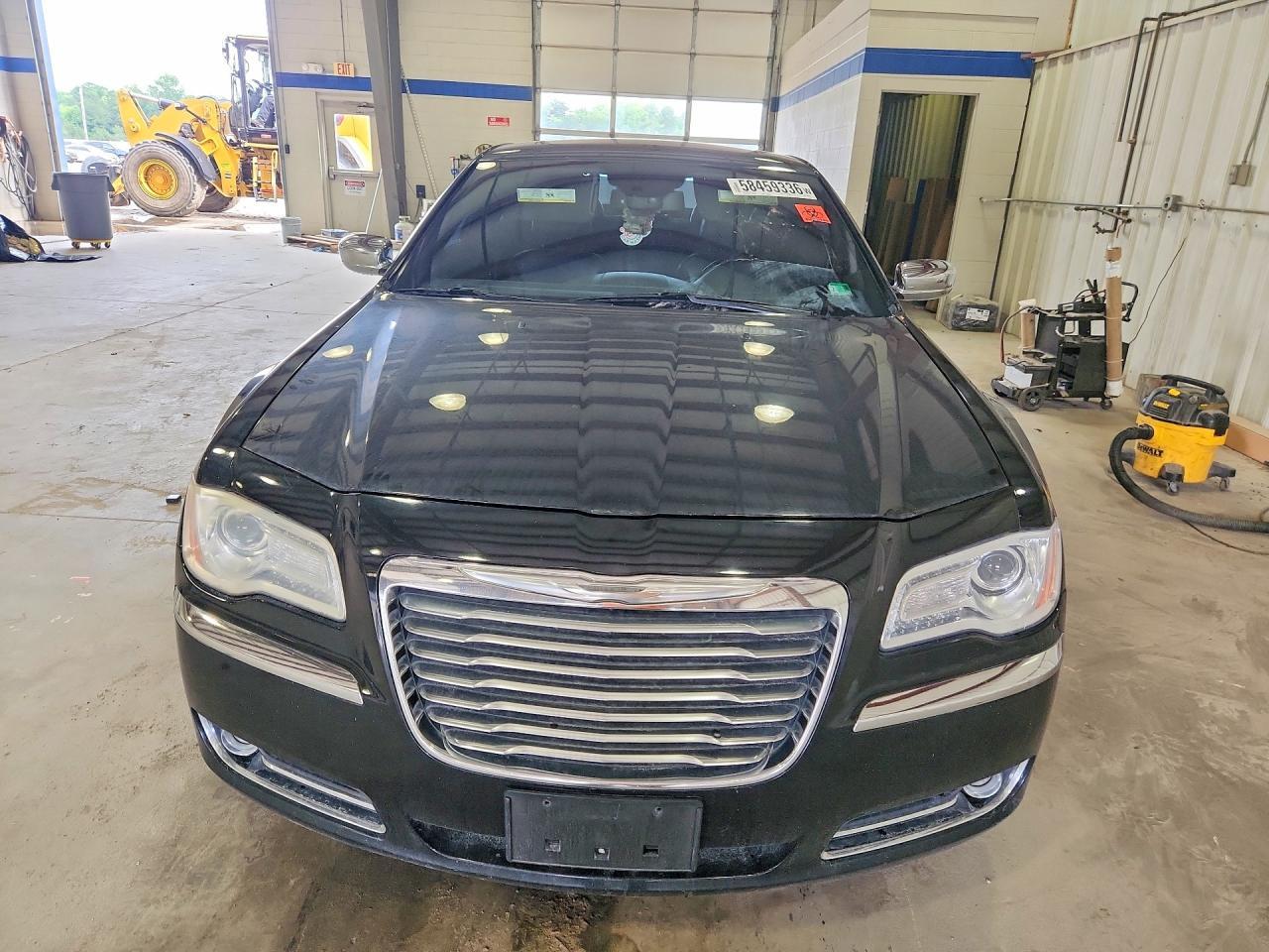 2012 Chrysler 300C - Фото 5