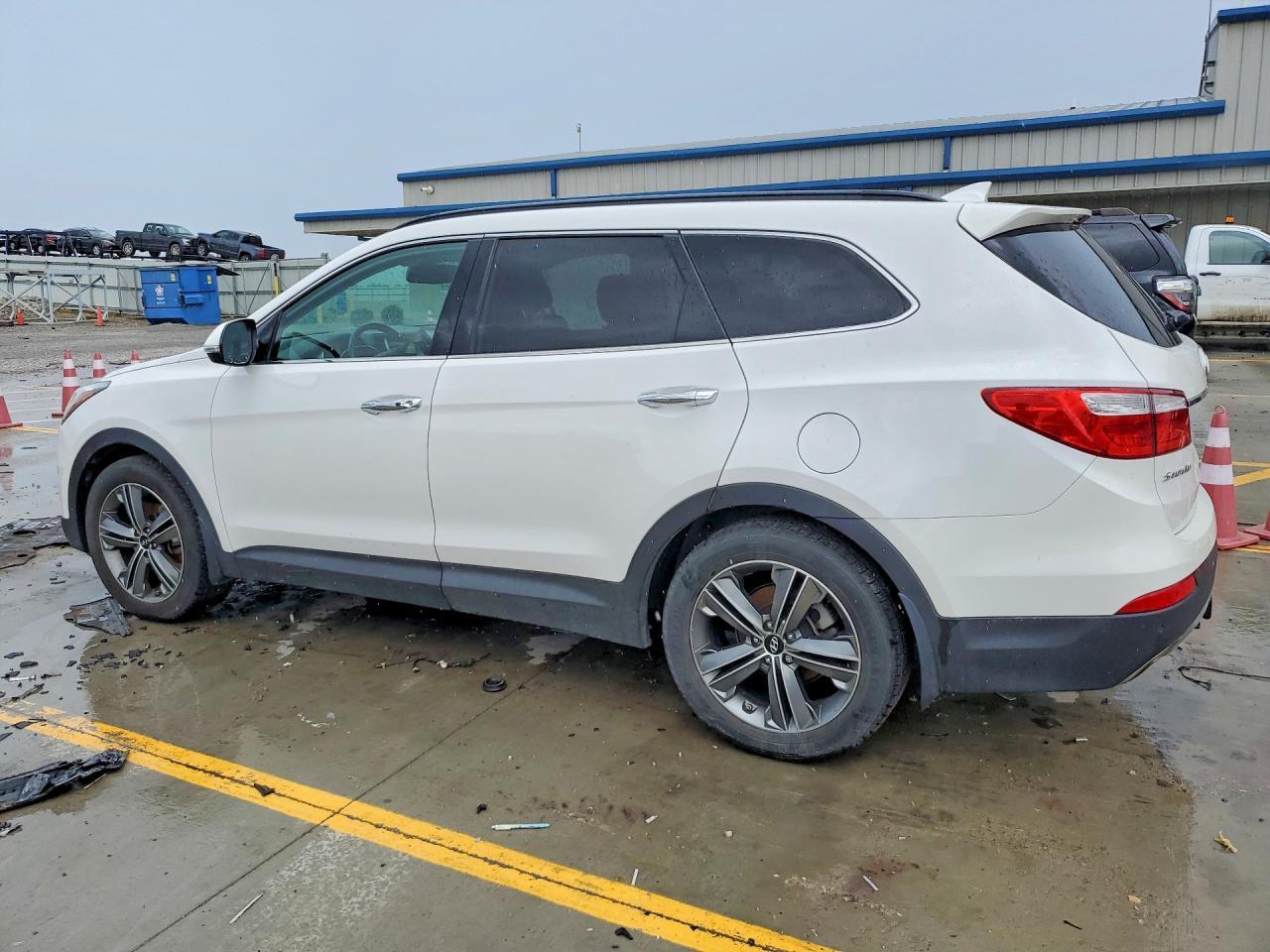 2015 Hyundai Santa Fe Limited - Image 2