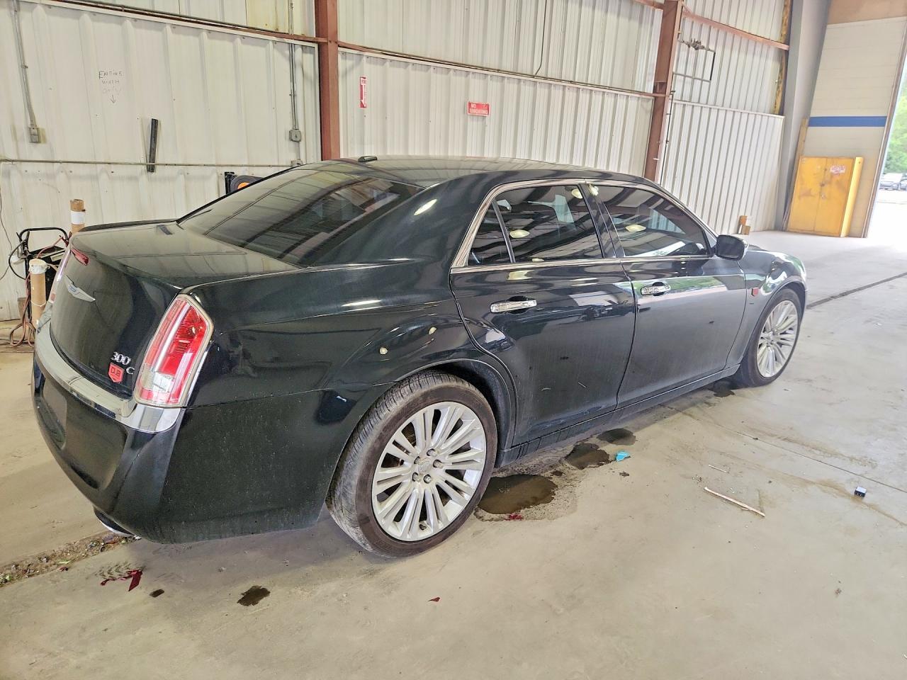 2012 Chrysler 300C - Фото 3