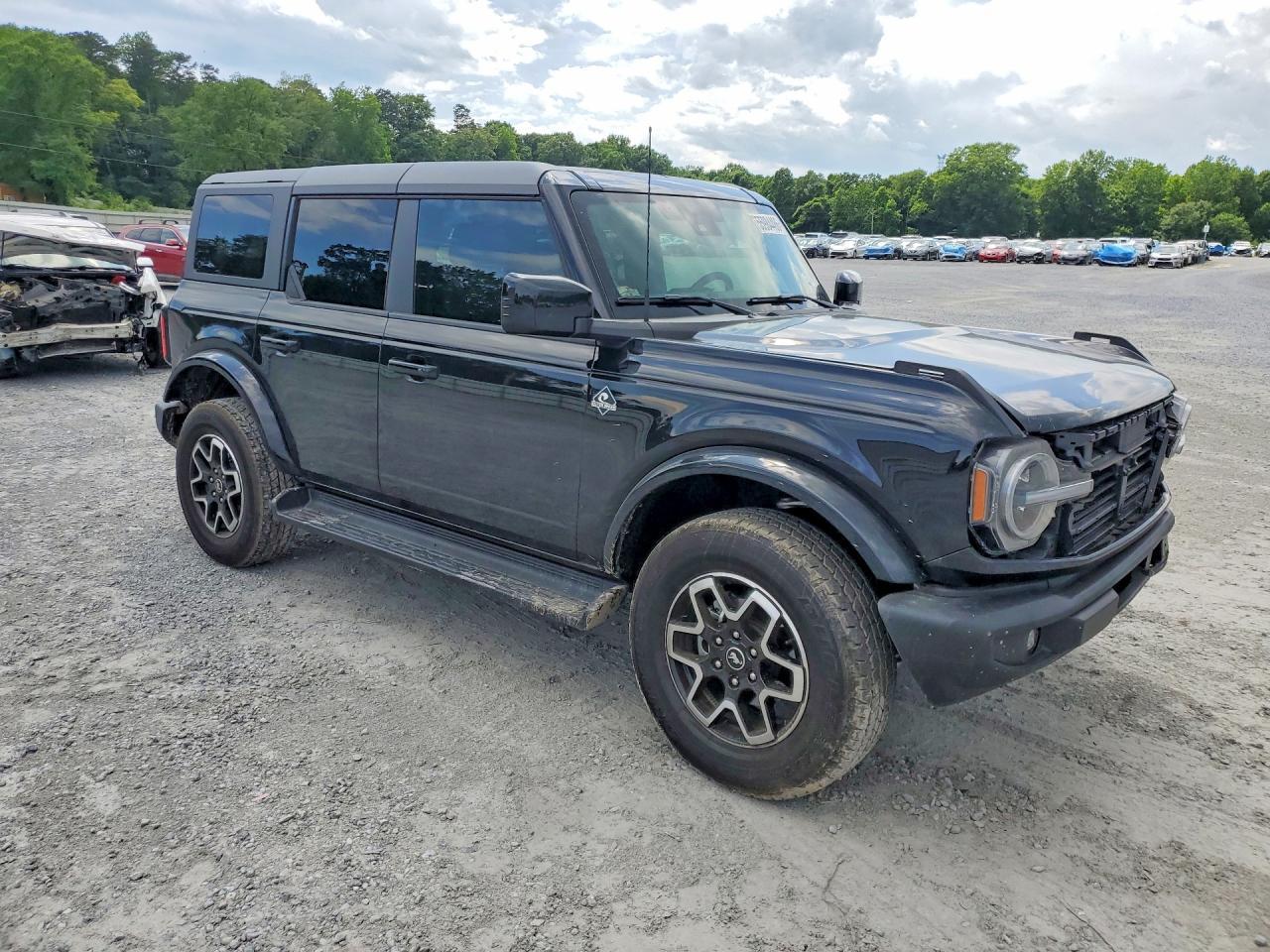 2025 Ford Bronco Outer Banks - Image 4
