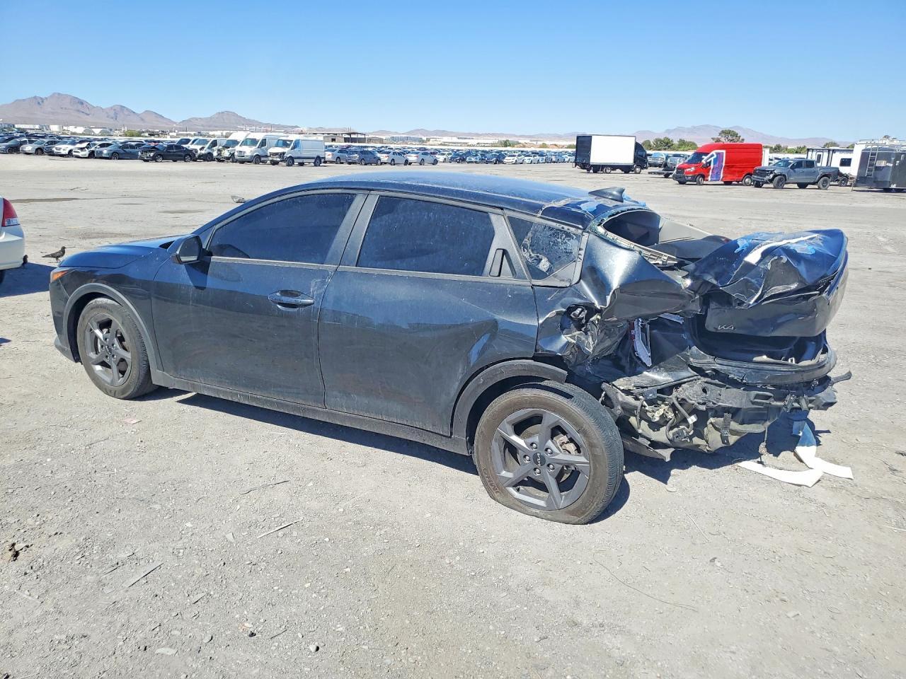 2025 Kia K4 Lxs - Image 2
