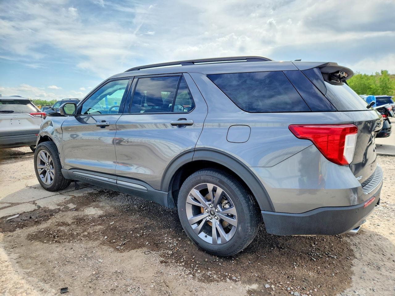 2023 Ford Explorer Xlt - Фото 2
