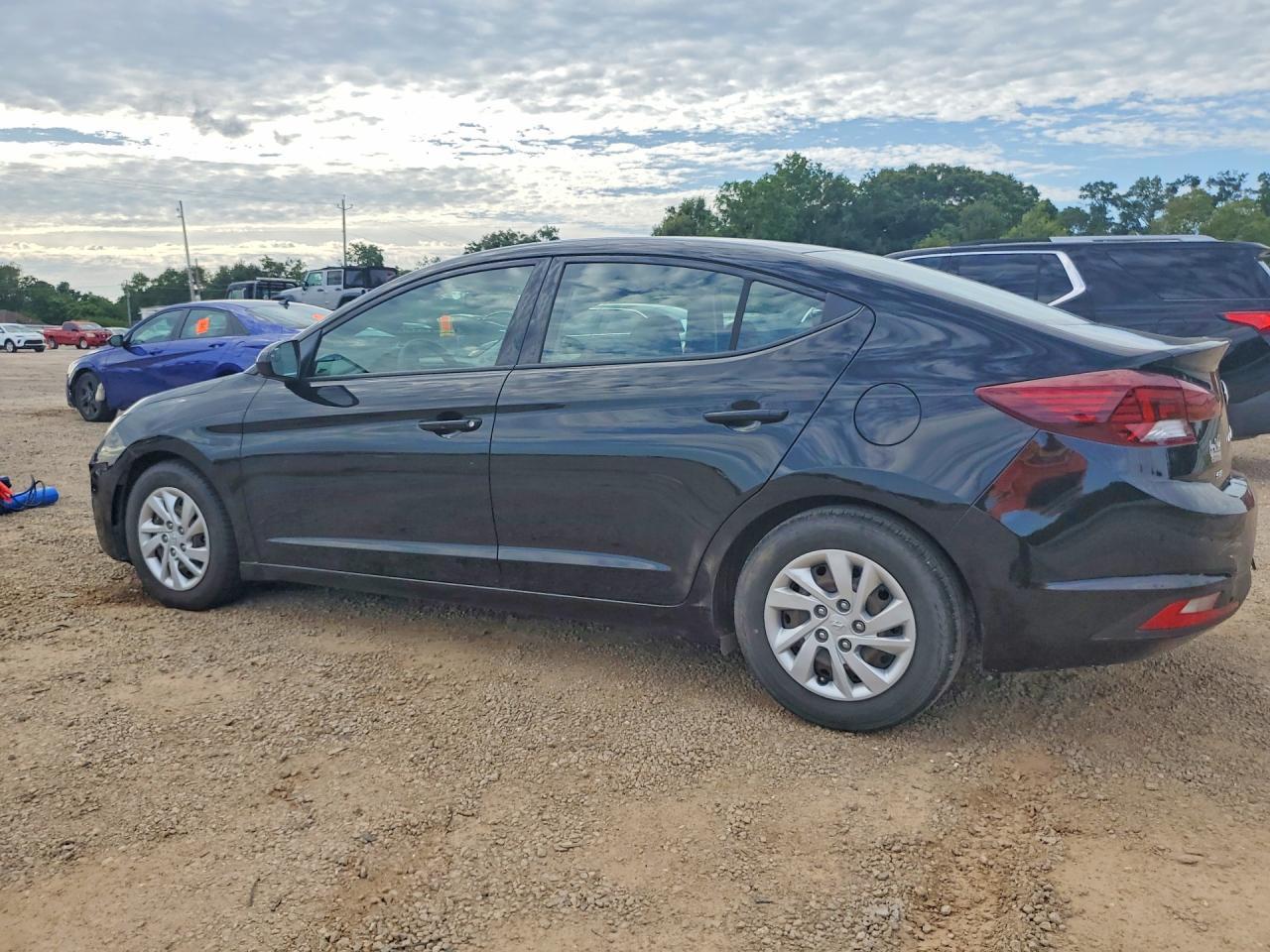 2020 Hyundai Elantra Se - Image 2