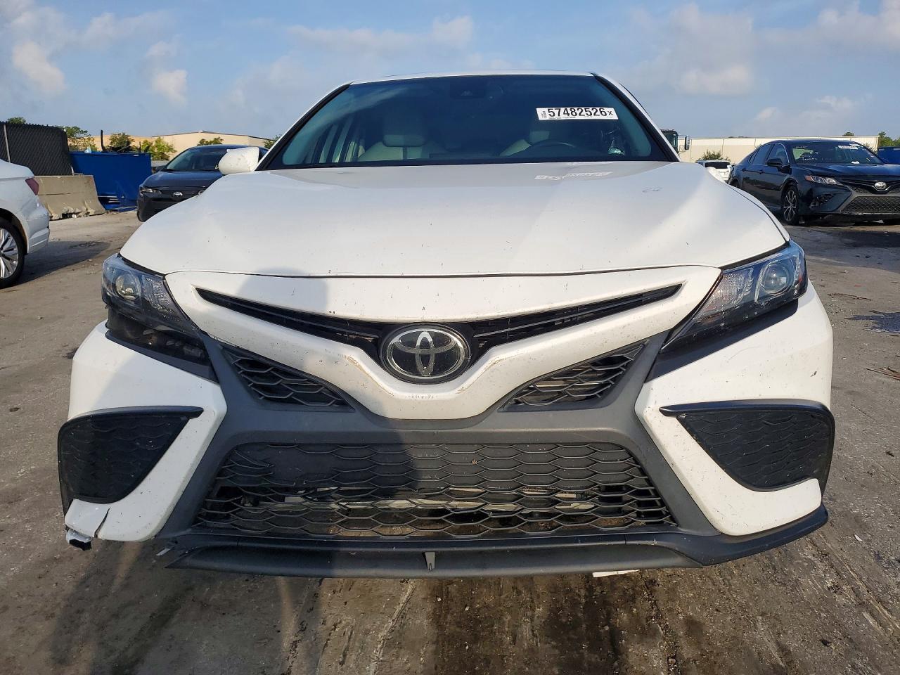 2022 Toyota Camry Se - Фото 5