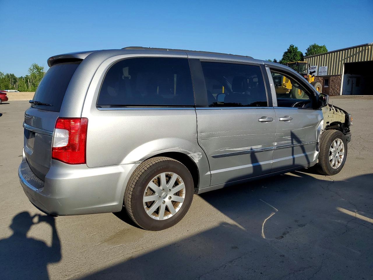2016 Chrysler Town & Country Touring - Фото 3