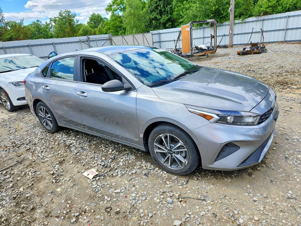 2022 Kia Forte Lxs - Фото 4