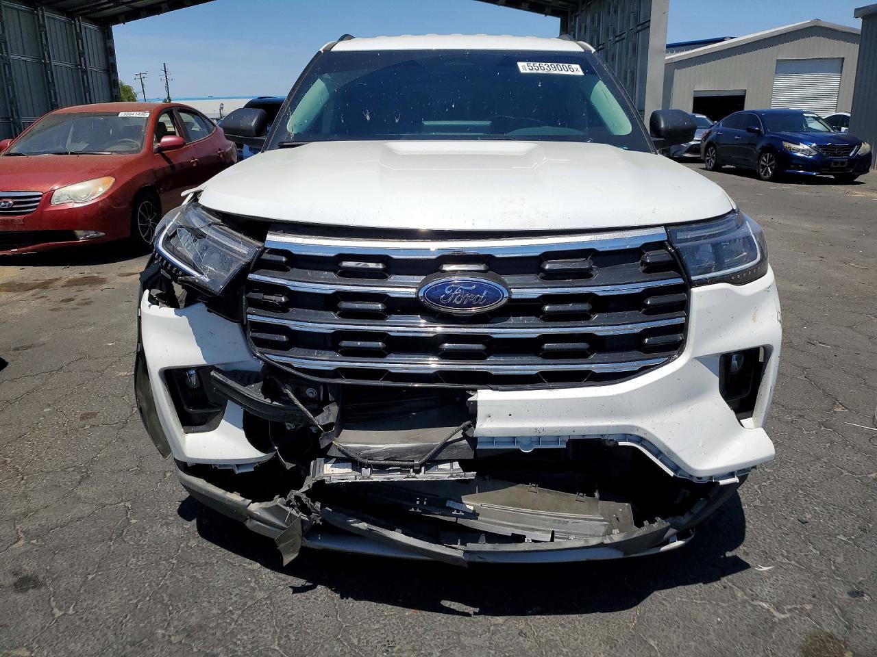 2025 Ford Explorer Active - Image 5