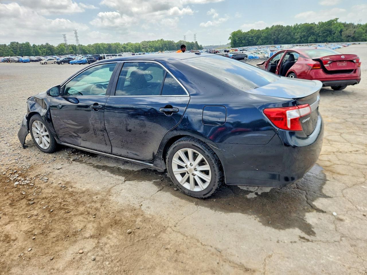 2012 Toyota Camry Xle V6 - Фото 2