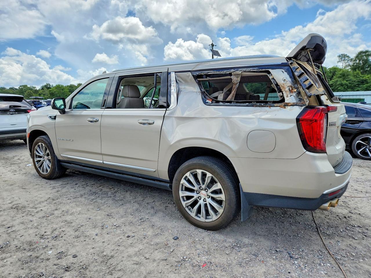 2022 GMC Yukon Xl Denali - Image 2