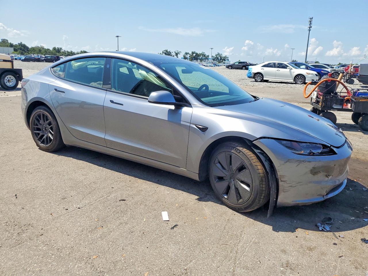 2026 Tesla Model 3 - Фото 3