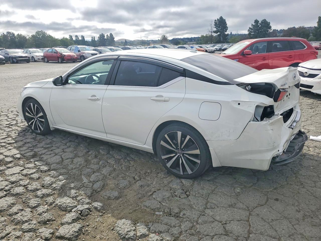 2022 Nissan Altima Sr - Фото 2