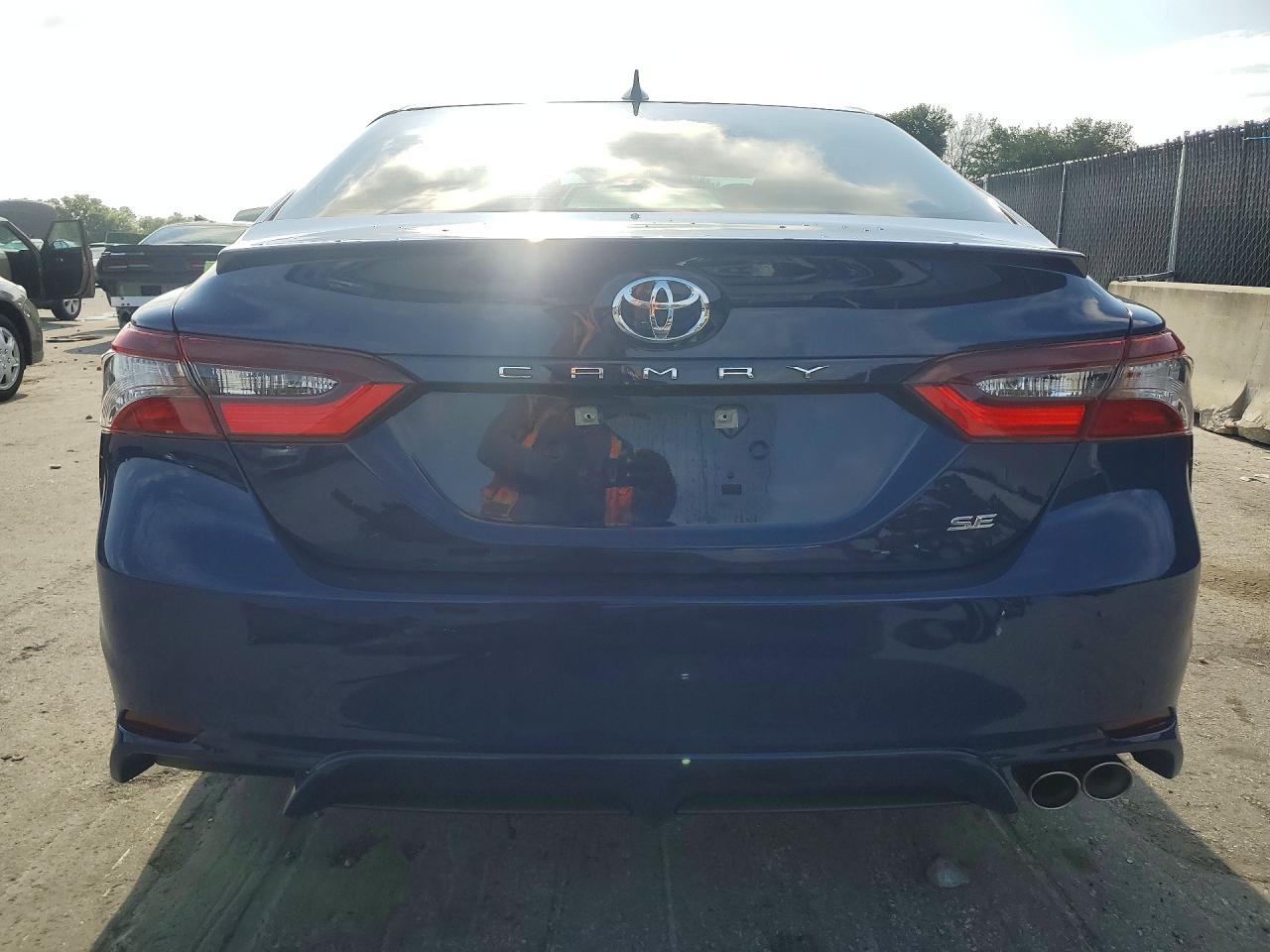 2023 Toyota Camry Se - Фото 6