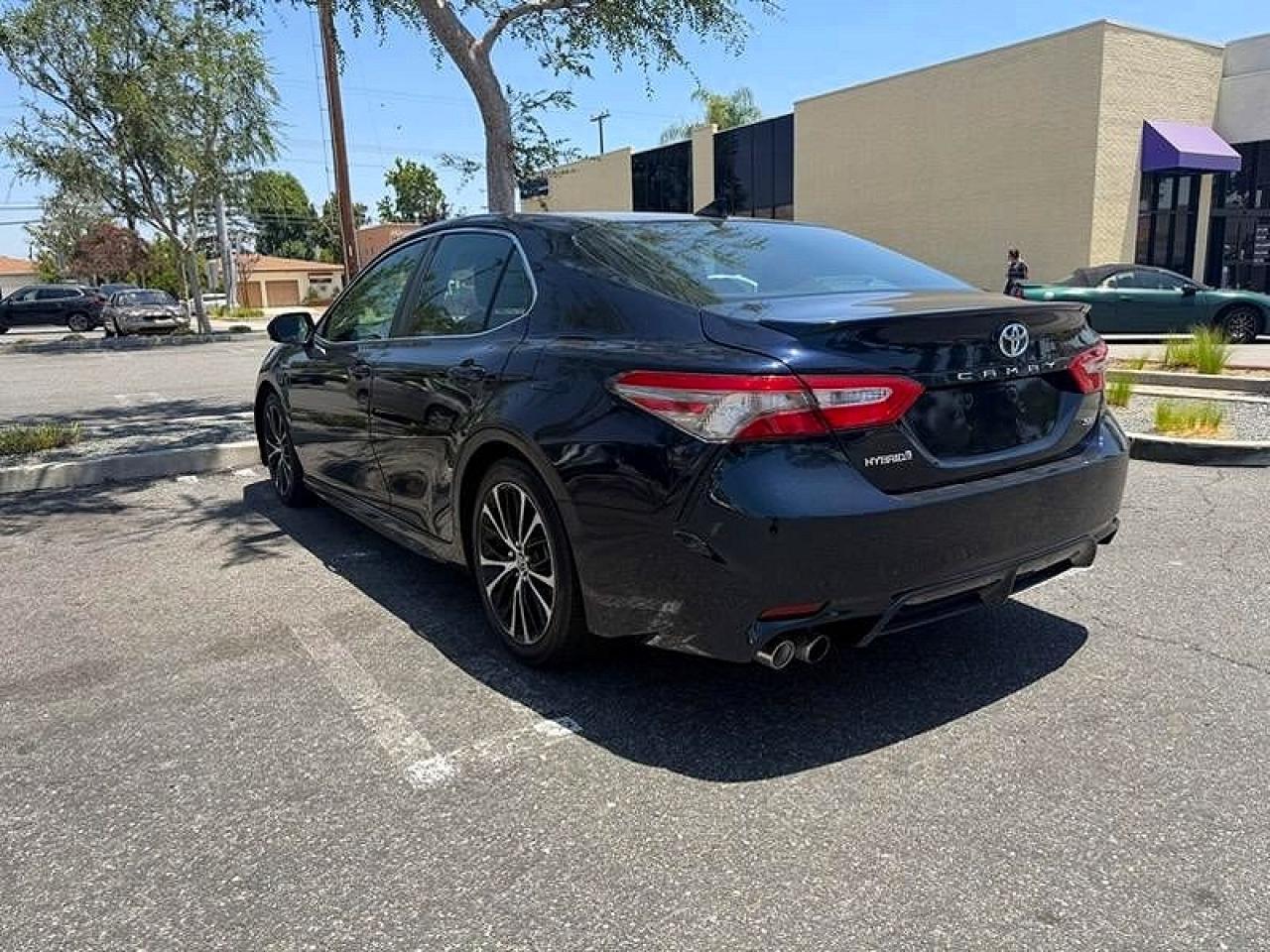 2020 Toyota Camry Hybrid Se - Фото 3