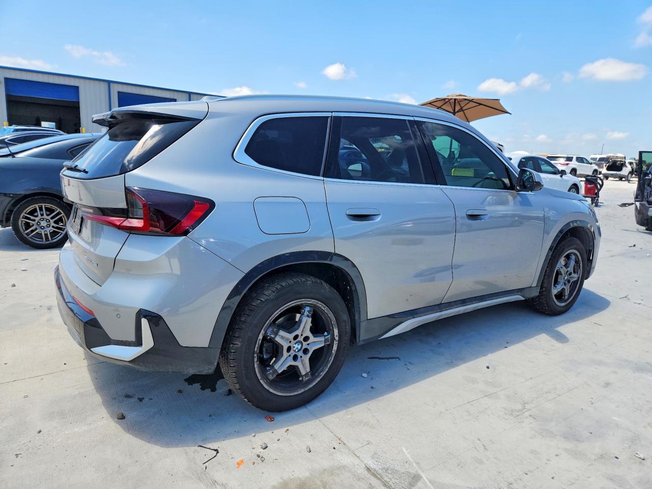 2025 BMW X1 xDrive28I - Фото 3