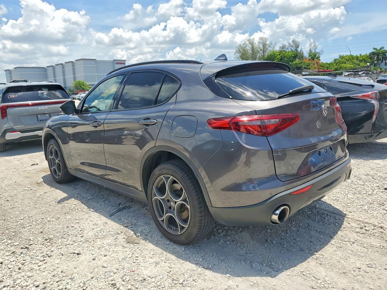 2021 Alfa Romeo Stelvio Sport - Фото 2