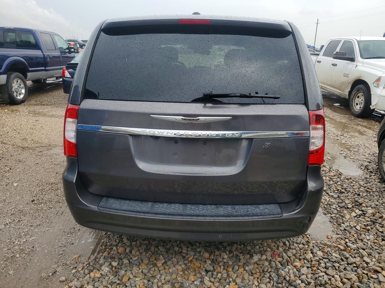 2016 Chrysler Town & Country S - Фото 6