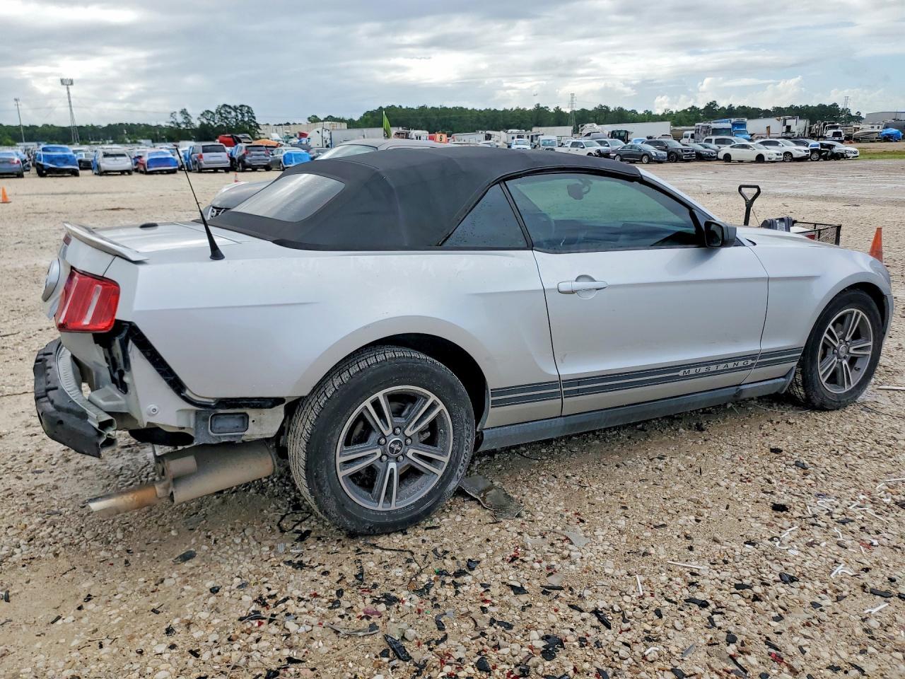 2010 Ford Mustang - Image 3