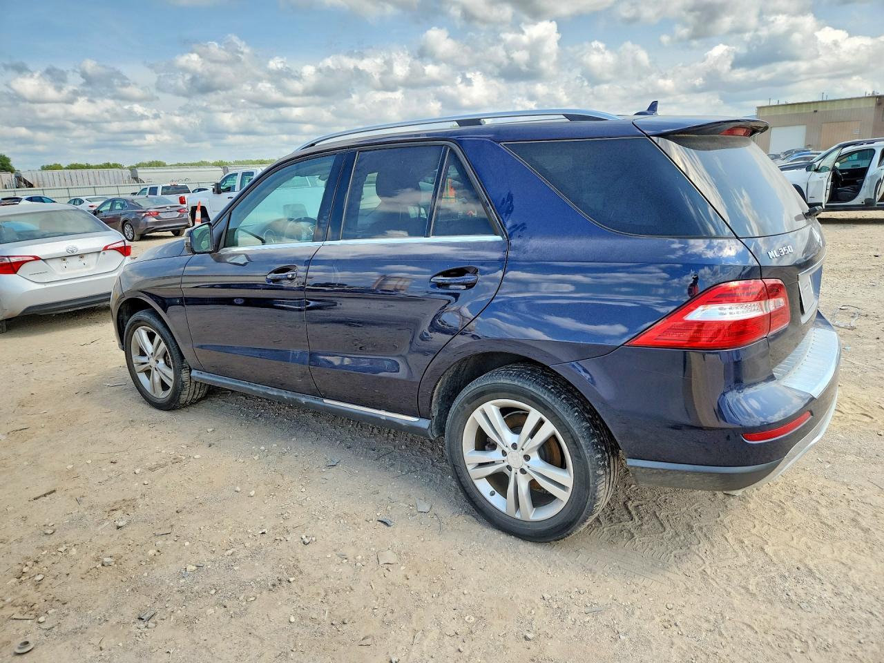 2015 Mercedes-Benz Ml 350 4Matic - Image 2