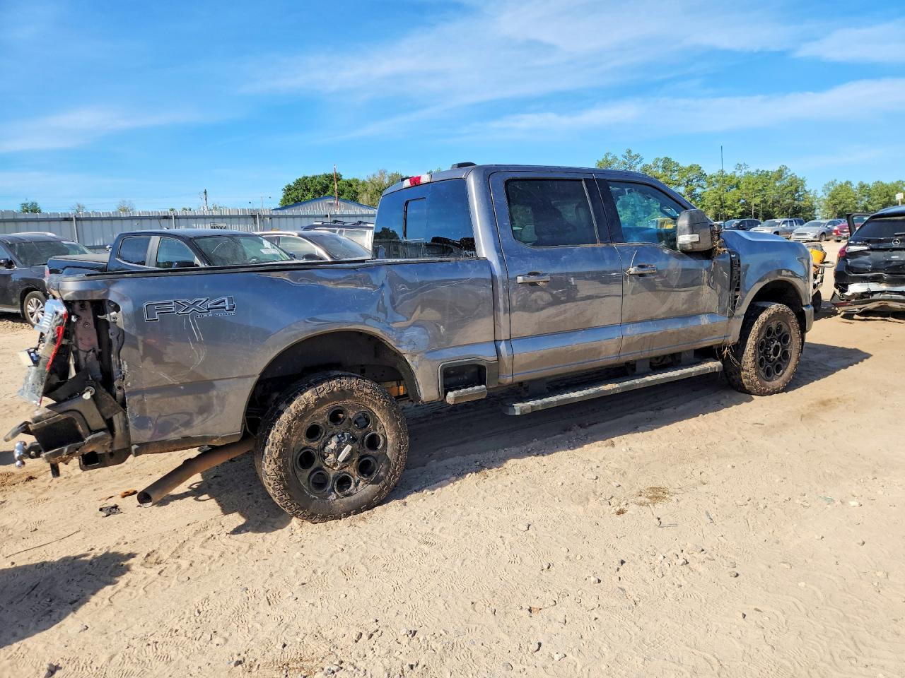 2024 Ford F250 Super Duty - Фото 3
